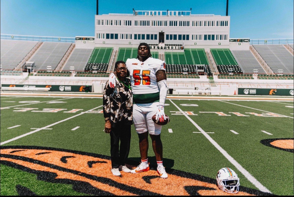 JThomas55_'s tweet image. Thank you Famu for the great visit this past weekend 💚🤍@GMC_Football @JUCOFFrenzy @coachjack_w @Cameron_57_ @CoachLReady