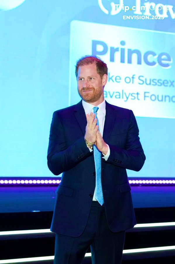 Harry is everything they thought his taxpayers-funded-brother would be.
#GoodKingHarry
#IndependentPrince