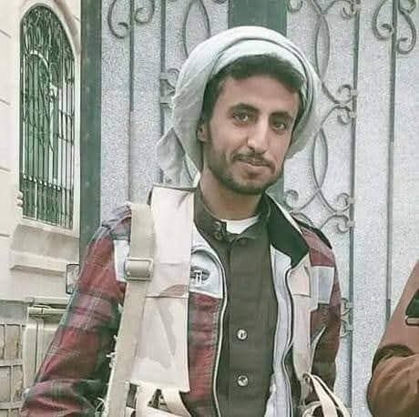 هذا الشاعر الشهيد #راشدالحطام 
لم يحرض على سلطة مدينة مأرب، ولم يدع للخروج عليها، ولم يسخر من العرادة، ولم يفعل شي يسيئ لسلطة الامر الواقع في مدينة مأرب.
قال الموت لأمريكا فقط 
فتمت تصفيته في ليلة واحدة. وبدون محاكمة ولاحكم ولاتحقيق.