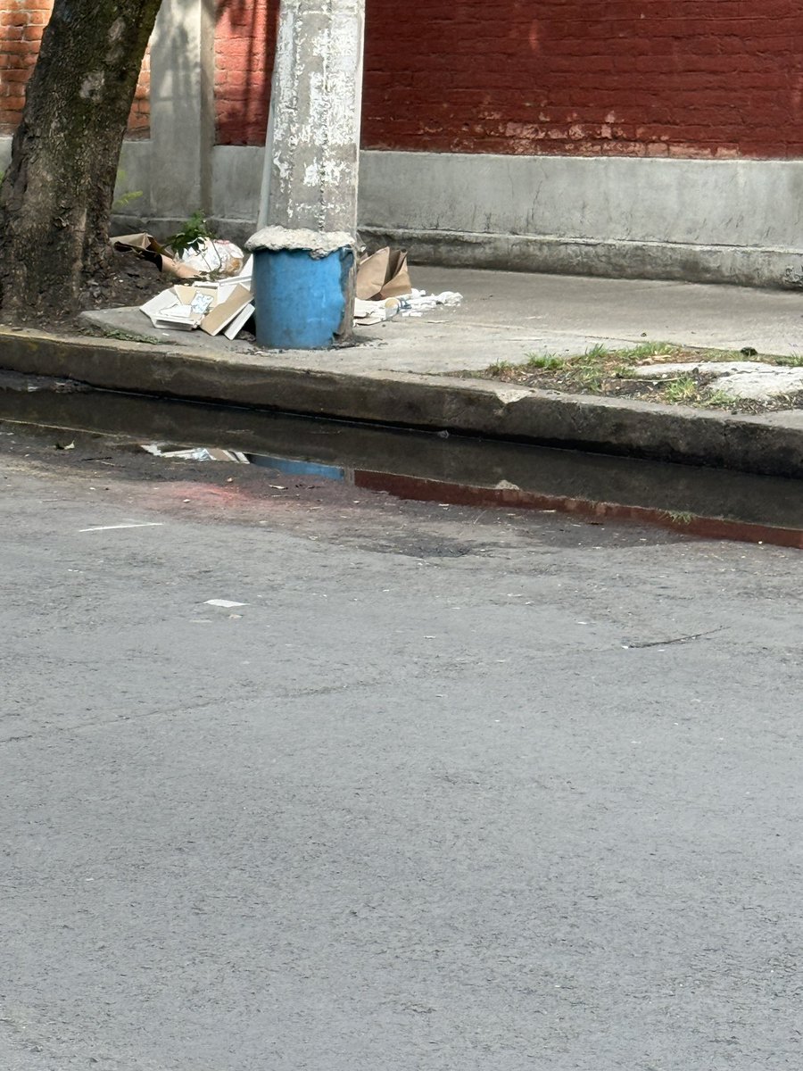 Buenos dias,  nuevamente lleno de cascajo esq lago victoria y Cervantes, y nadie se da cuenta. Urge mayor vigilancia <a href="/MHcesac/">MH CESAC</a> <a href="/mauriciotabe/">Mauricio Tabe Echartea</a>