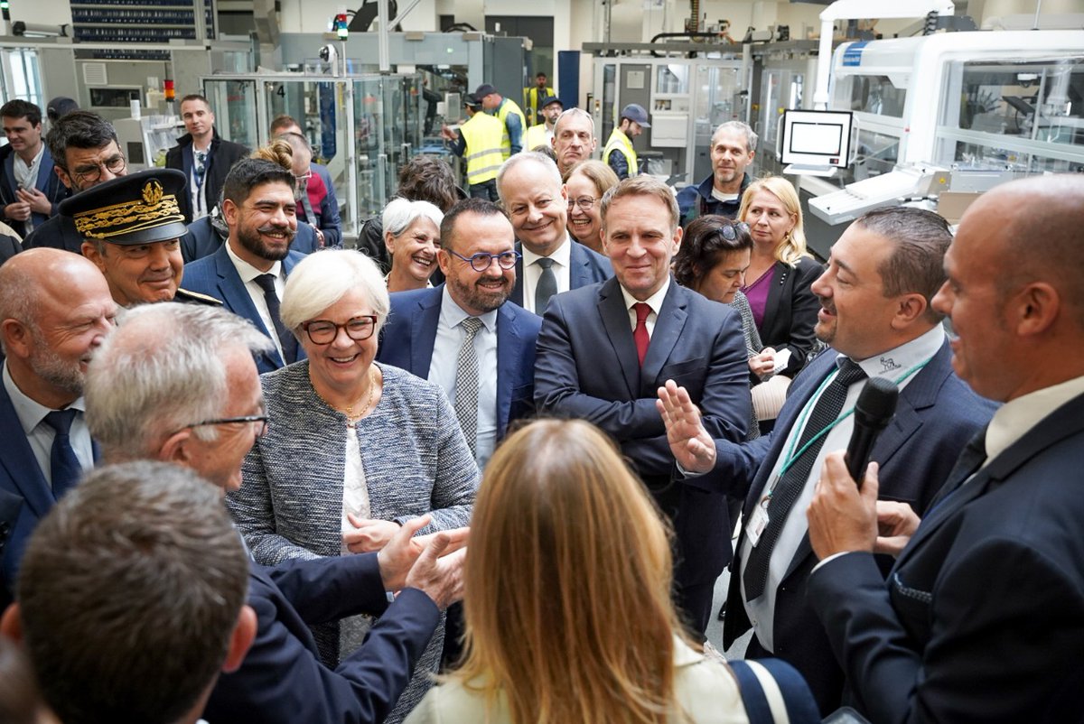 📍Déplacement en Eure-et-Loir. 

👉🏻 Aux côtés de <a href="/CaVautrin/">Catherine Vautrin</a> et <a href="/FerracciMarc/">Marc Ferracci</a>, pour la visite de l’usine Novo Nordisk à Chartres. Ce site du groupe pharmaceutique danois est au cœur de la lutte contre le diabète et l’obésité, deux enjeux majeurs de santé publique. Nous saluons les