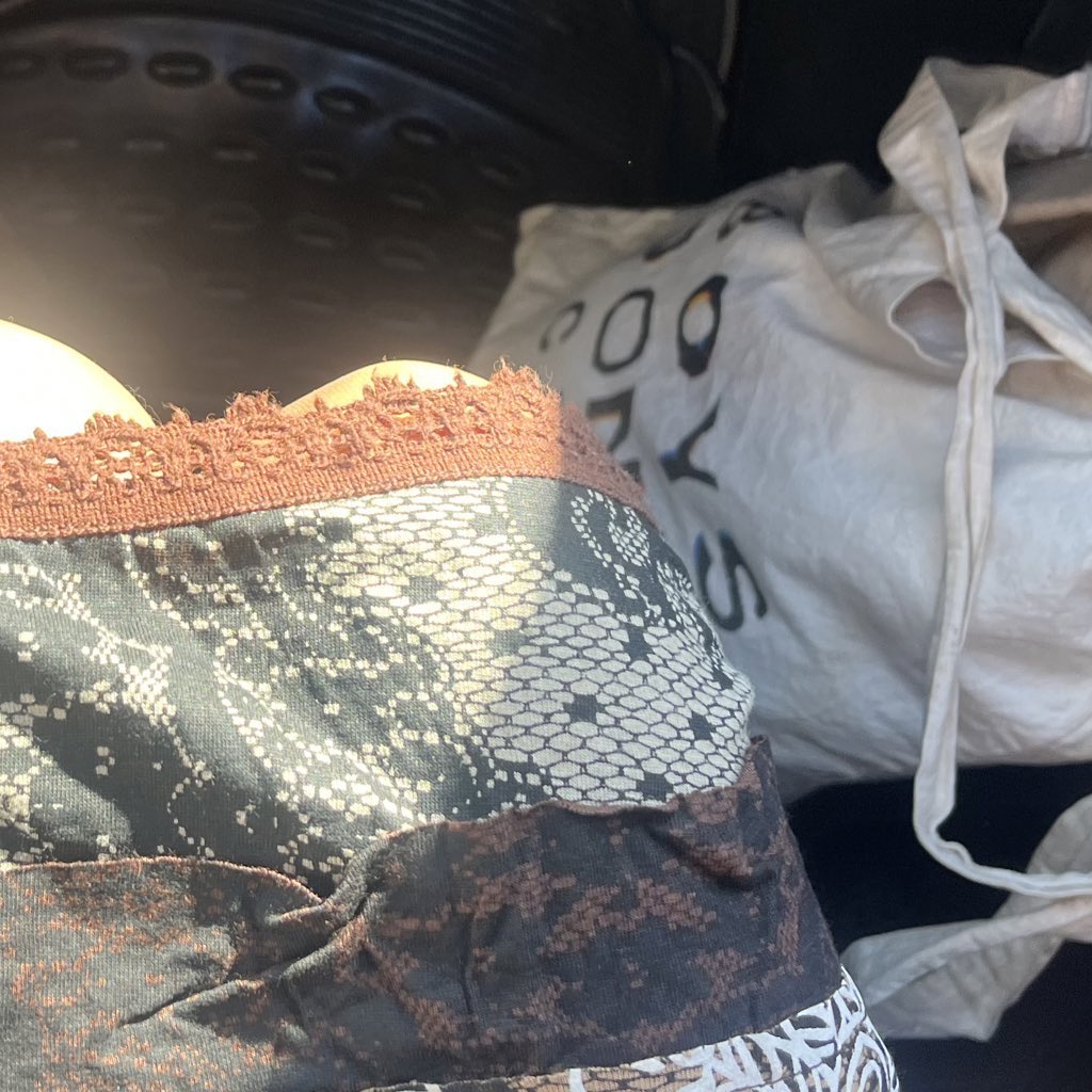votreeglogue_'s tweet photo. call me Edward Cullen the way I sparkle under the sun #theskinofakiller #teamjasper (s/o desigual dress) https://t.co/snVJ81nt3V