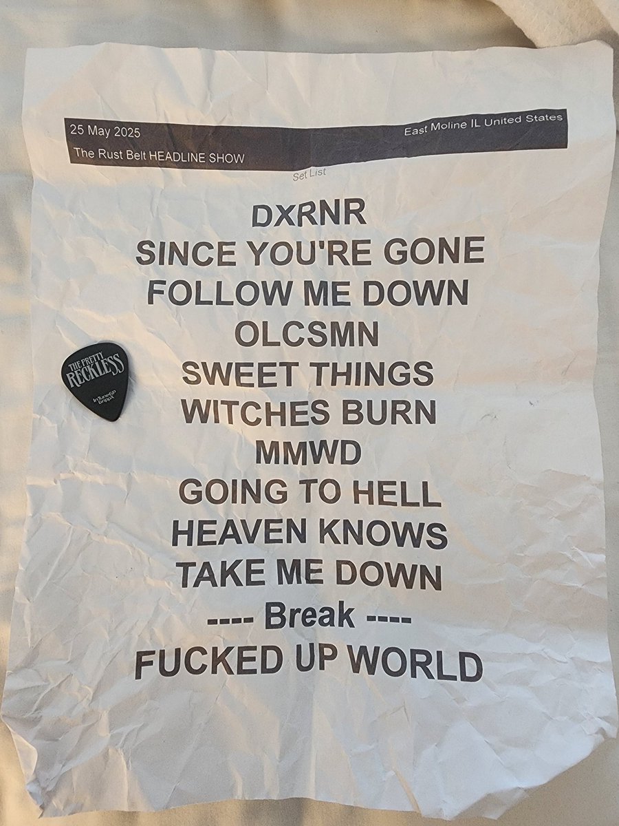 Thank you Taylor and Ben for giving me a memory that I'm going to cherish forever. I love you and I'll see you next time! ❤️🥺 <a href="/taylormomsen/">Taylor Momsen</a>
<a href="/TPROfficial/">The Pretty Reckless</a>
📷: Ben Phillips 🥺