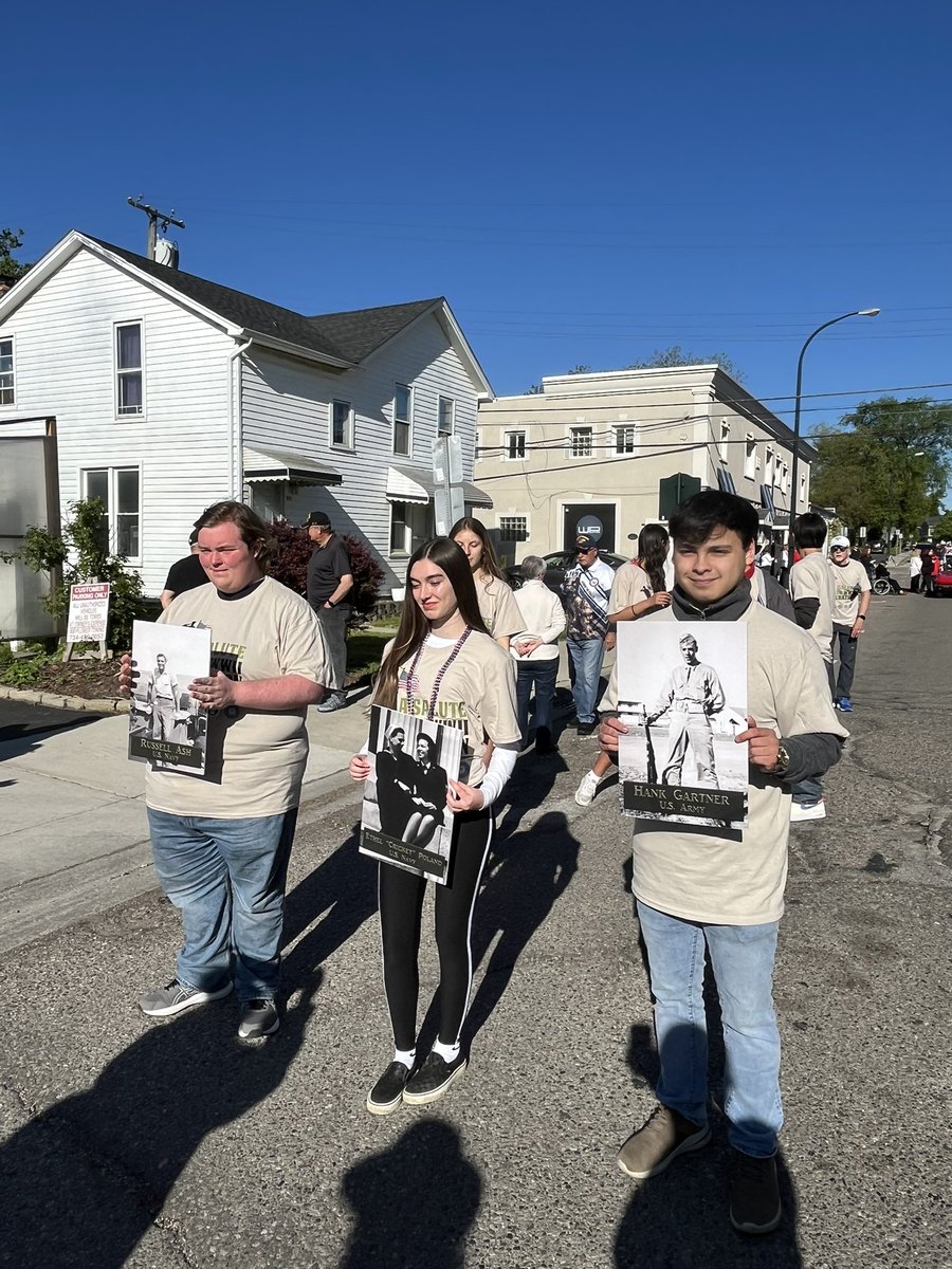 MrCMB99's tweet photo. @FoxNews @OutnumberedFNC @CharlesHurt I just heard you mention how students should do research projects on veterans.  My class did just that.  We then honored the vets by holding their pics in our community Memorial Day Parade! https://t.co/yC5Z4HB9ux