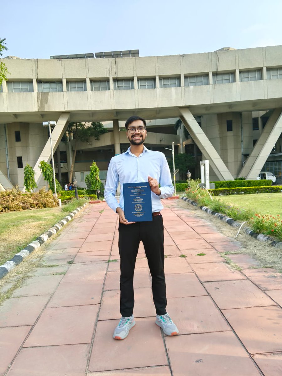 Ankit_Nain_2's tweet photo. Final day of college.
4 years of https://t.co/QUcQd6U206 journey ends today.

Learned a lot of lessons and certainly have grown a lot during this period.

Will be sharing my experience in this thread : 
#collegelife #dtu https://t.co/5Z4EbRrqmu