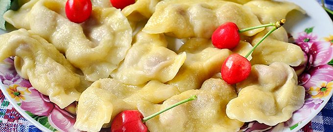 Вареники з черешнею — найсмачніший літній рецепт з фото olivkin.com/vareniki-z-che…