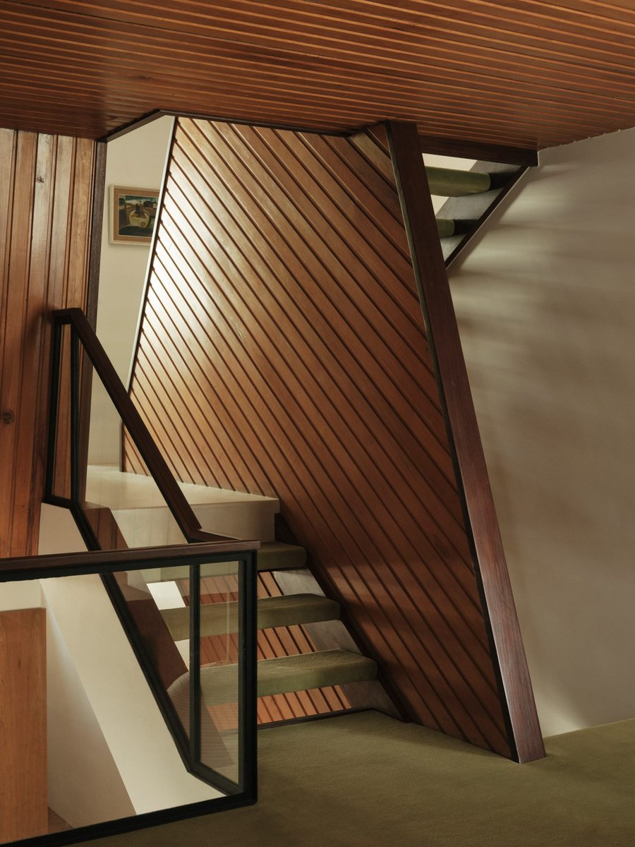 dezeen's tweet photo. Studio Hagen Hall blends "craftsmanship and tactility" for mid-century renovation in London: https://t.co/6sCdX33lfV https://t.co/N07nWhWCLo