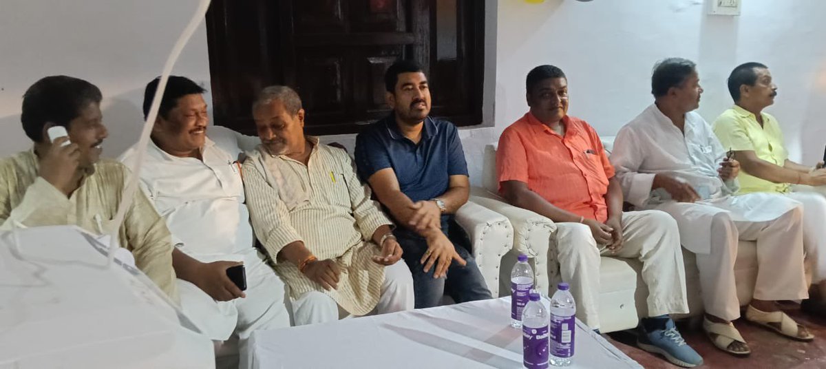 ajaykushwahavsl's tweet image. वैशाली विधानसभा क्षेत्र के पटेढ़ी बेलसर एवं गोरौल प्रखंड में आज जनसंवाद कार्यक्रम के तहत स्थानीय नागरिकों से सीधे मुलाक़ात कर उनकी समस्याएं, अपेक्षाएं एवं सुझाव सुने।

जनता की आवाज़ ही हमारे कार्य का मार्गदर्शन करती है।

#JanSamvad #VaishaliVidhansabha