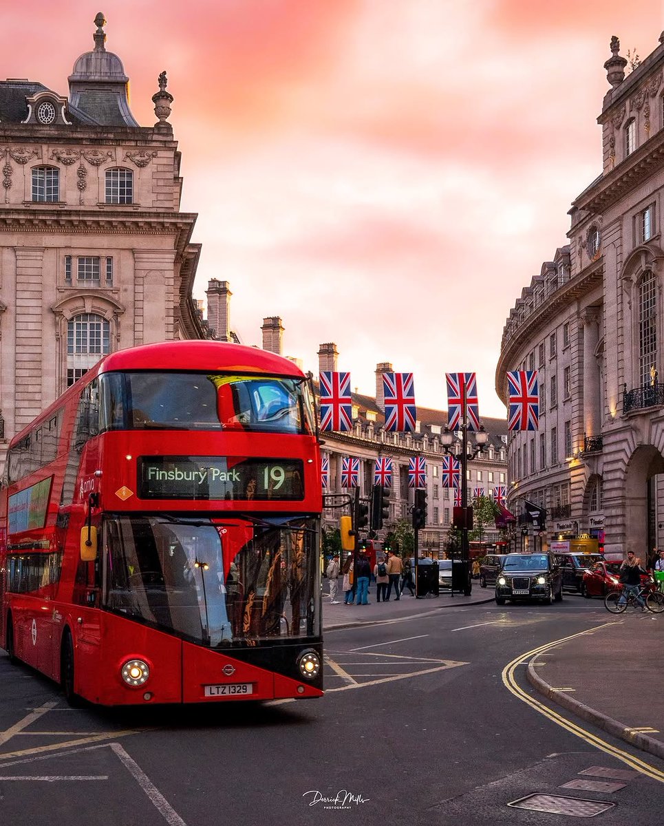 Our lovely London🧡 [📸 @derrickphotos_] #LondonMakesItPossible #VisitLondon  ow.ly/VV5w50VWguV