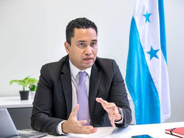 Ministro de Finanzas defiende nuevos préstamos con la CAF: “No es deuda cara, es deuda responsable”
🔗 confidencialhn.com/ministro-de-fi…