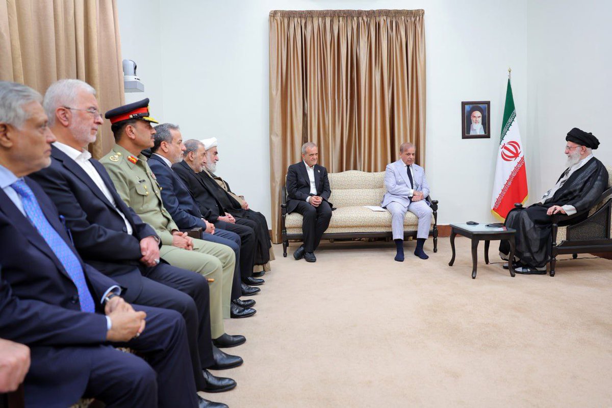 Leader emphasized Pakistan’s special status within the Islamic world, highlighted the need for joint and impactful efforts by Iran and Pakistan to stop the crimes of the Zionist regime in Gaza.
x.com/TehranTimes79/…