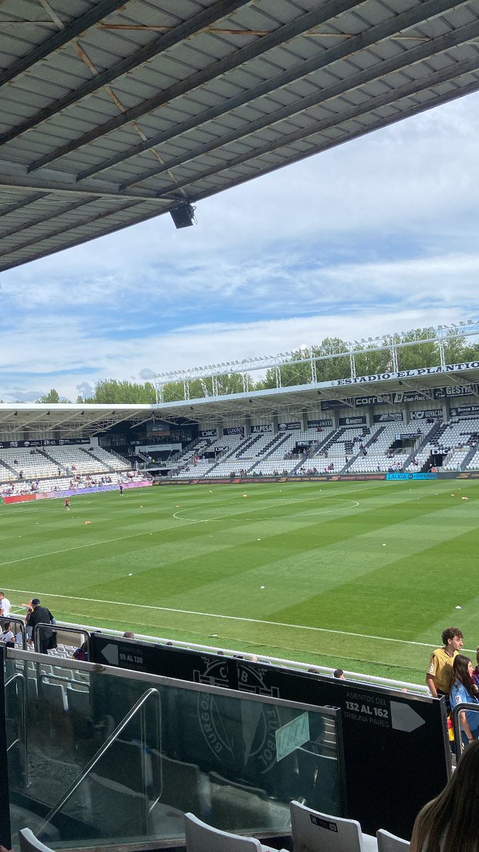 Es que aún sigo sin creérmelo, sin asimilarlo, cuando ya nos veíamos fuera, que equipo más grande, que orgullo y que bonito es ser del Levante Unión Deportiva 💙❤️
