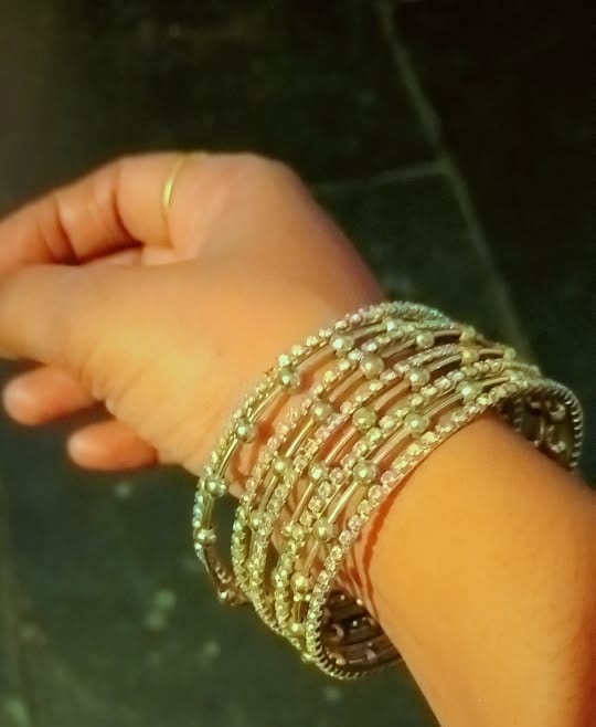 mouniChowdary25's tweet photo. Quote with your 
#BangleMedia https://t.co/t588QTkfIB