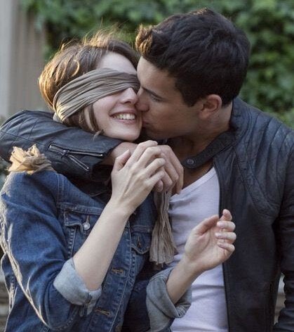 El amor más puro y bello se siente en cada poro de tu piel. En cada beso y caricia tierna. El amor se no ve se hace presente con cada palabra. Con cada latido silente de tu corazón y se refleja el luz de tu alma en cada amanecer. 

#MiradaDeCielo