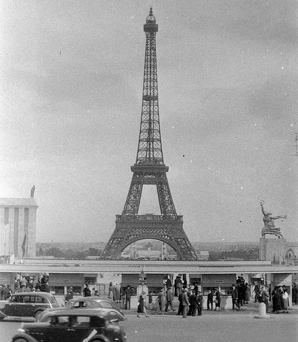German and Soviet pavilions in antithesis - Paris International Exposition, 1937