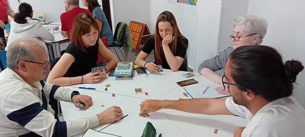 SMPM EmmaCastelnuovo (@smpm_ec) on Twitter photo Este sábado cerramos el ciclo de talleres en el EMMA con <a href="/itsladymat/">Itsladymat</a> y cómo enseñar Matemáticas con juegos de mesa
Un magnífico broche final Este sábado cerramos el ciclo de talleres en el EMMA con <a href="/itsladymat/">Itsladymat</a> y cómo enseñar Matemáticas con juegos de mesa
Un magnífico broche final