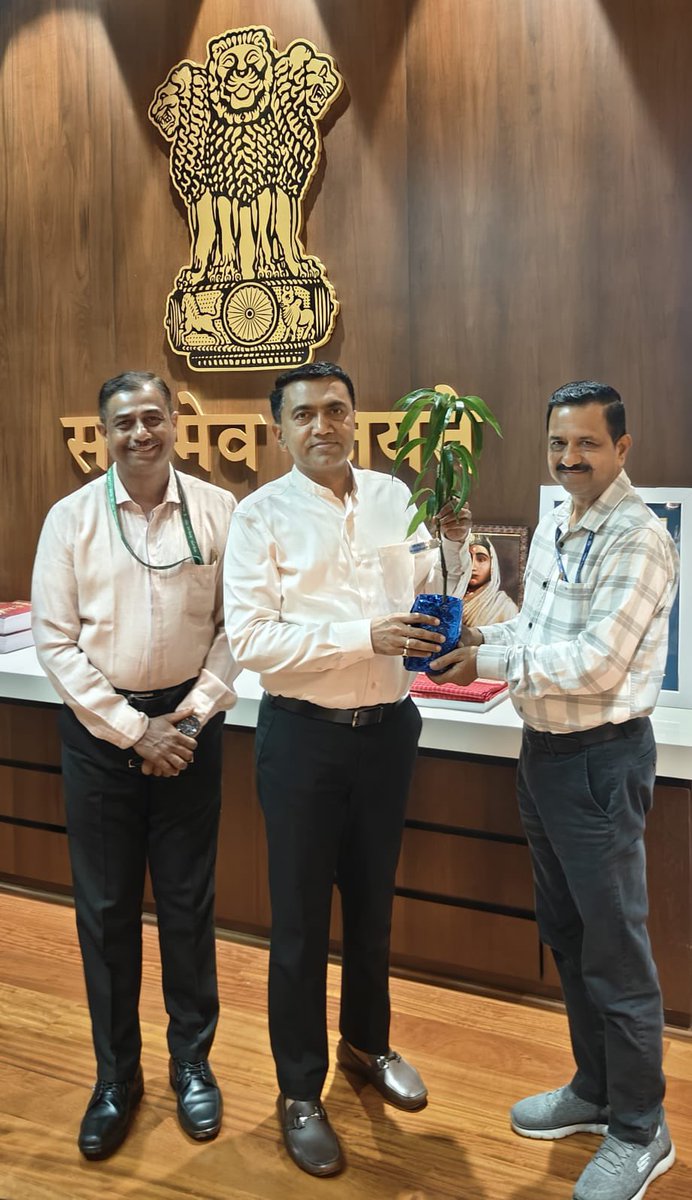 Pleased to receive the 'Cardozo Mankurad' - a premium selection of Mankurad  mango, the pride of Goa. This Farmers' variety, developed through research  by ICAR-CCARI, Goa, has been officially released by the