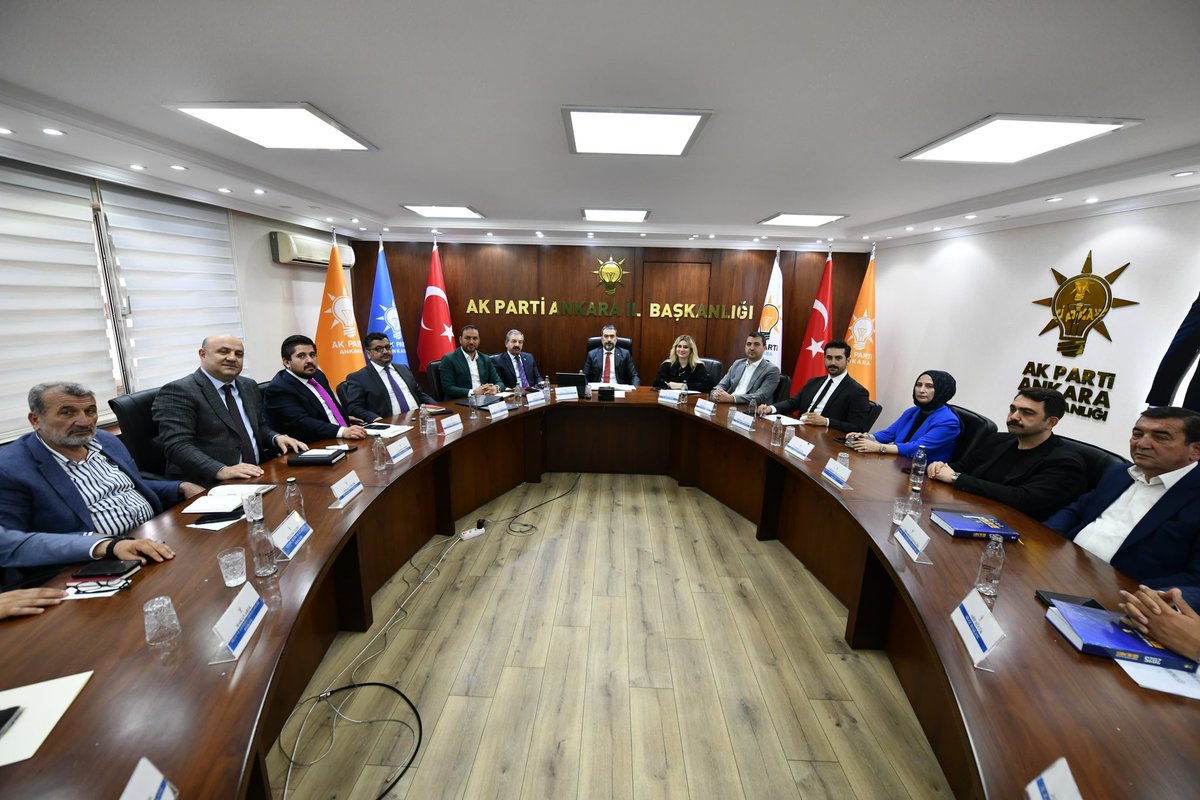 AK Parti Ankara (@akpartiankara) on Twitter photo İl Başkanımız <a href="/hakanhanozcan/">Hakan Han ÖZCAN 🇹🇷</a> başkanlığında haftalık olağan İl Yürütme Kurulu Toplantımızı gerçekleştirdik. İl Başkanımız <a href="/hakanhanozcan/">Hakan Han ÖZCAN 🇹🇷</a> başkanlığında haftalık olağan İl Yürütme Kurulu Toplantımızı gerçekleştirdik.