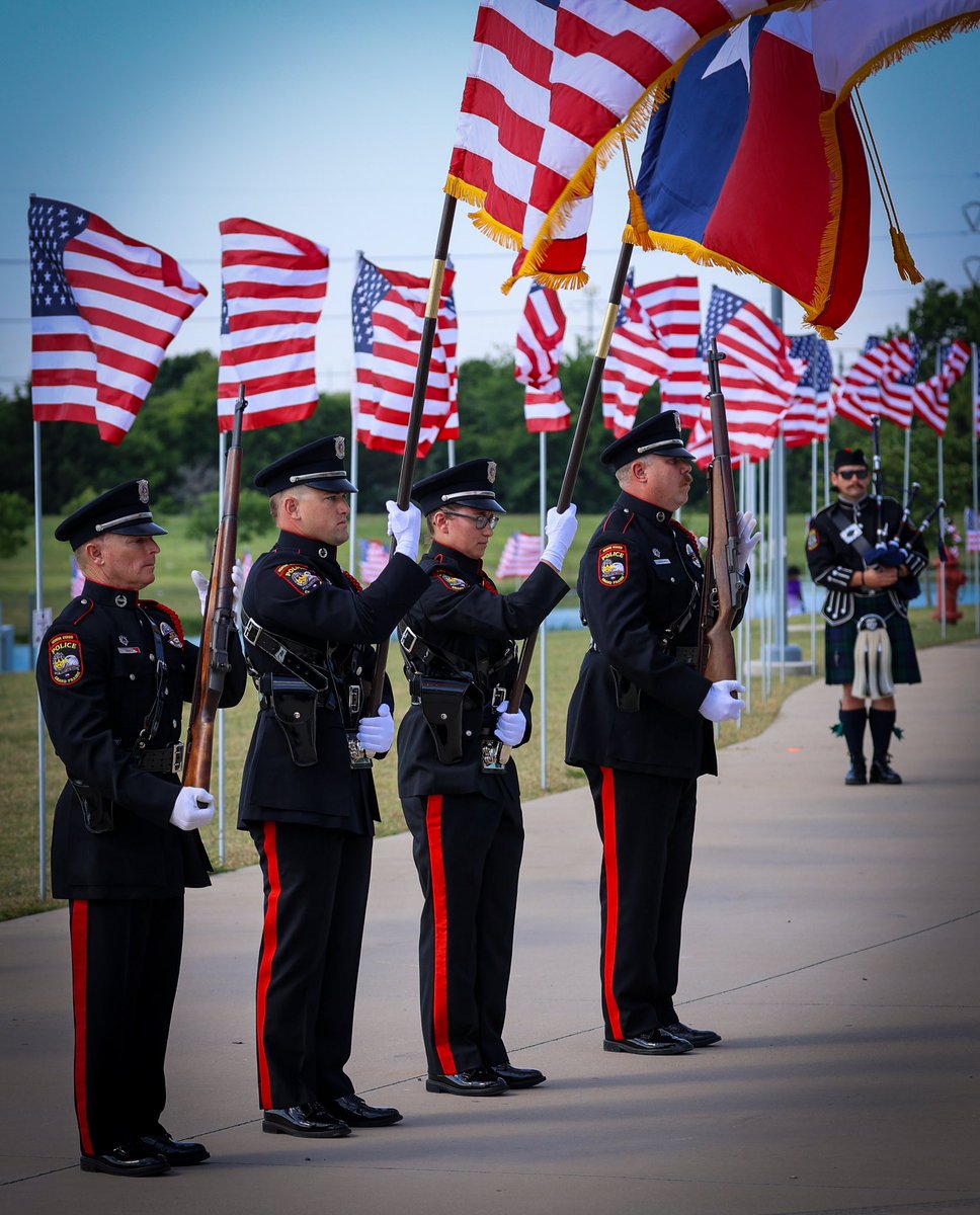 We remember and honor those brave men and women who lost their lives while serving our great country. Their sacrifice will never be forgotten.
We hope you have a safe and happy Memorial Day!