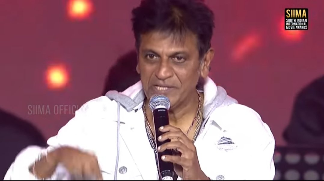 Gurudevnk16's tweet photo. ಕಮಲ್ ಹಾಸನ್ ಸರ್ ಗೆ ನಾನು ದೊಡ್ಡ ಅಭಿಮಾನಿ. ಅವರು ಹಗ್ ಮಾಡಿದ್ರೆ ಮೂರು ದಿನ ಸ್ನಾನ ಮಾಡೋದಿಲ್ಲ. ಅವರ ದೇಹದ ಸ್ಮೆಲ್ ಹಾಗೆ ಇರಬೇಕು ಅಂತ!! ಮೂರು ದಿನ ಅವರ ದೇಹದ ಸ್ಮೆಲ್ ಜೊತೆಗೆ ಜೀವನ ಮಾಡ್ತಿನಿ.  

- ಶಿವರಾಜ್ ಕುಮಾರ್ , ಹಿರಿಯ ಕನ್ನಡ ಸಿನಿ ನಟ ಈಗ ಹೊಸ ತಮಿಳು ನಟ 
✍️ಆಯುಷ್
(ಶಿವರಾಜ್ ಕುಮಾರ್ ತಮಿಳಿನಲ್ಲಿ ಮಾತಾಡಿದ್ದನ್ನು ಕನ್ನಡಕ್ಕೆ ಭಾಷಾಂತರ ಮಾಡಲಾಗಿದೆ)