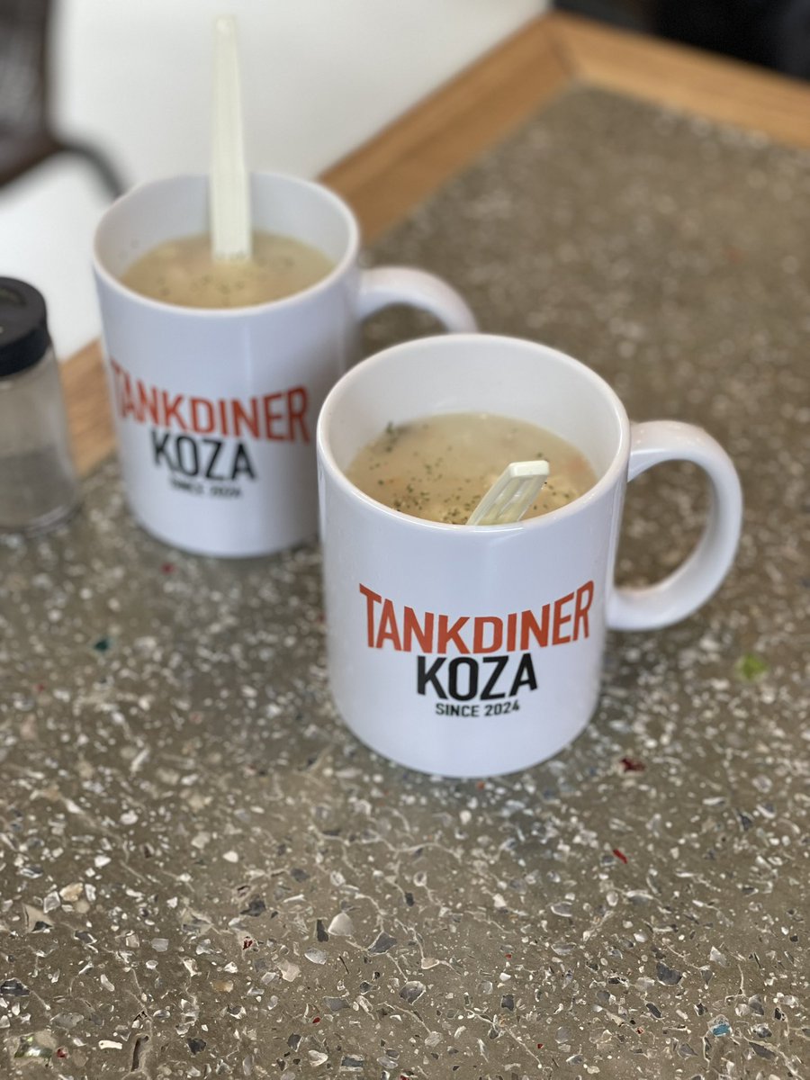 事務所近くのTANK/DINERへ🍴
タコライス＆本日のスープを実食！
レタスのシャキシャキ感とタコミートの旨さが最高！
おしゃれ空間＆接客も◎でリピ確定🙌
#沖縄市ランチ #TANKDINER #タコライス 
#沖縄グルメ #タコス #ハンバーガー #沖縄観光 #美味しいもの食べたい