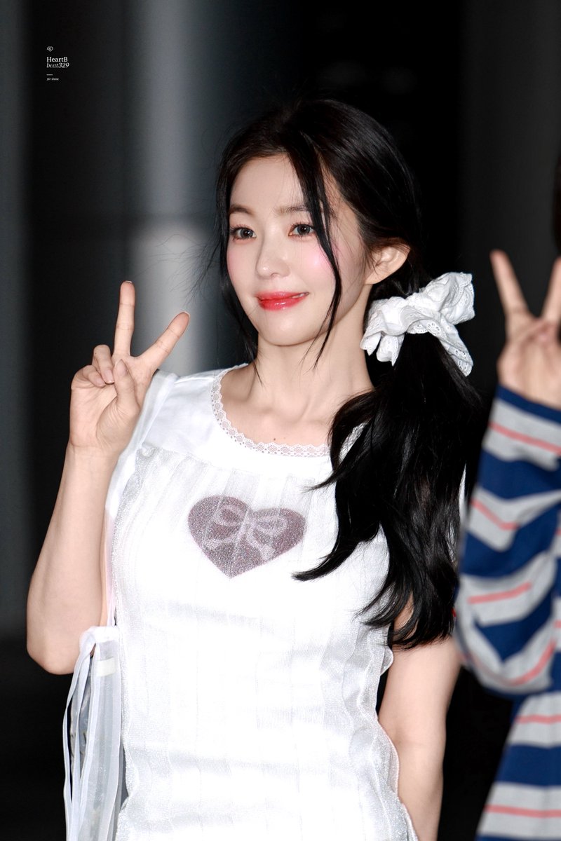 HeartB_beat329's tweet photo. 250526 영스

#아이린 #IRENE https://t.co/LHDoTFxwn2