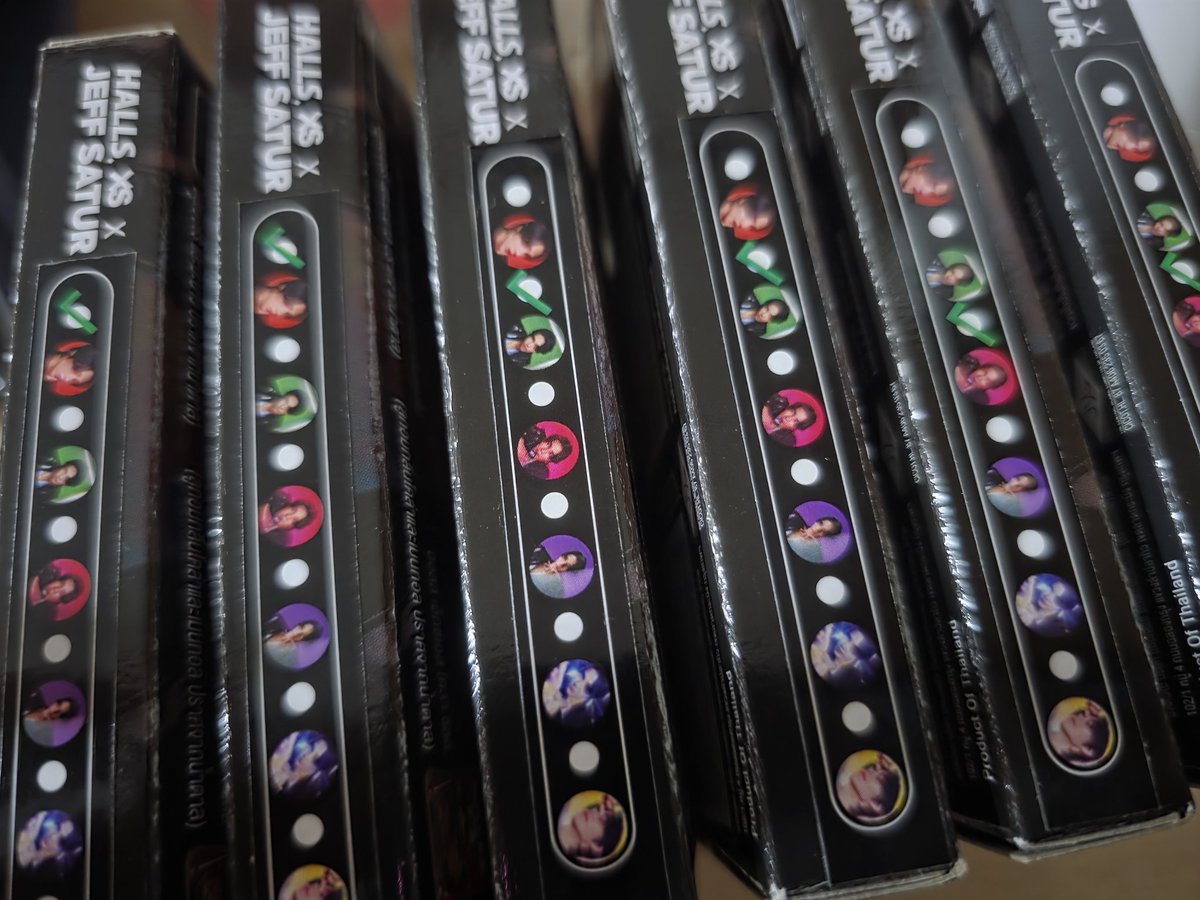 chocopuddiing's tweet photo. ทั้งแพคมี3ลาย... ฮอลเข้าใจคำว่ากล่องสุ่มมั้ย ถ้าซื้อยกแพคอย่างน้อยก็ต้องมีทุกลายไม่นับซีเคร็ท ถ้าไม่คิดจะขายยกแพคแต่แรกละมาเปิดพรีแบบแพคทำไม 🙄🙄🙄
#HallsMintsJeffSatur #HallsMints https://t.co/ifepHftK6g