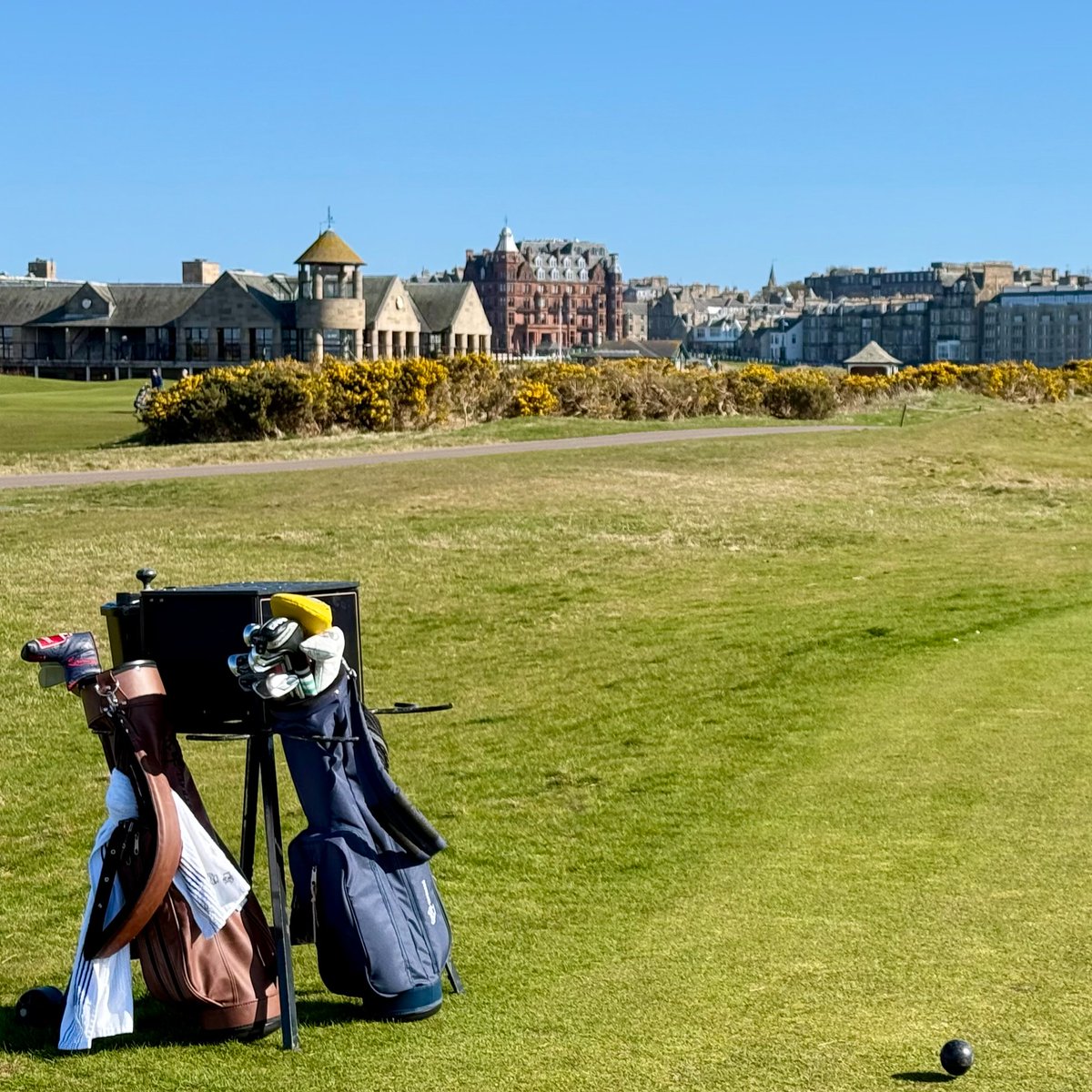golfBestBall's tweet photo. When you finally make it to @TheHomeofGolf, make sure that you take @jones_sports_co with you!
#PlayJones #thehomeofgolf #golf https://t.co/0Mofz2Sby1