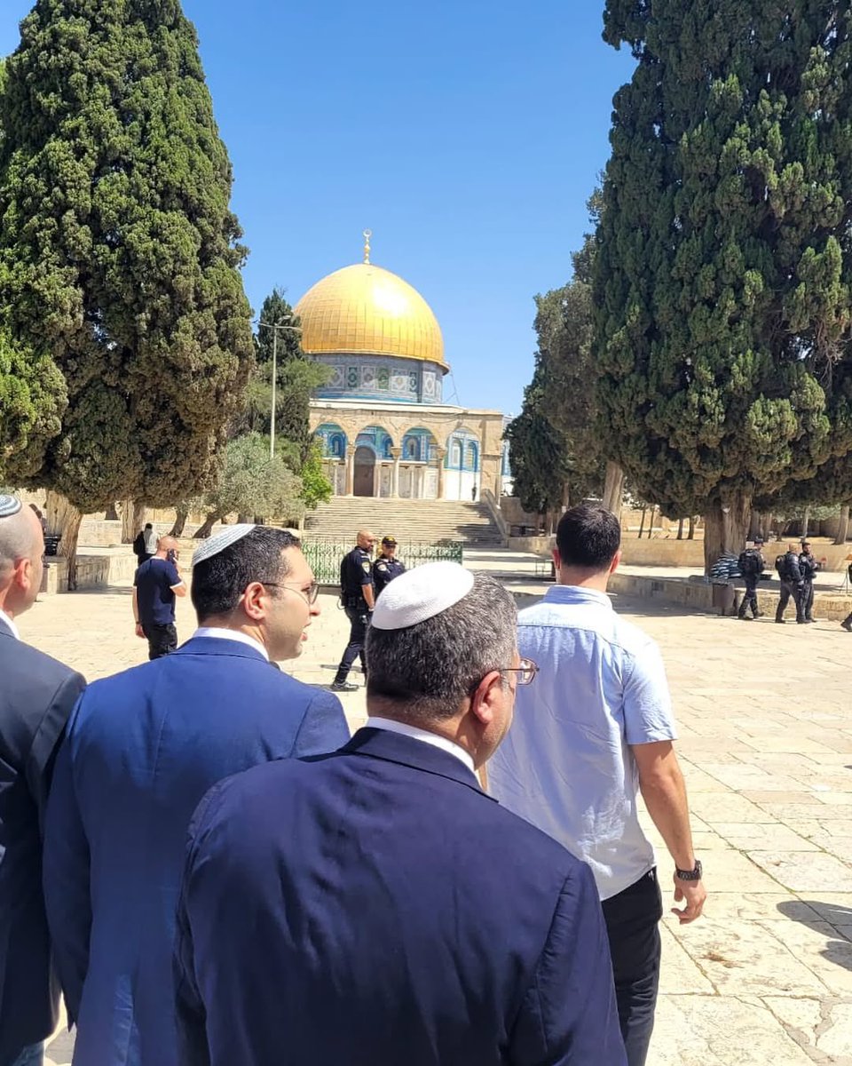 The Israeli minister of national security Itamar Ben Gavir storms Al Aqsa mosque again, trampling once again on a holy site of Islam. #alquds #bengavir