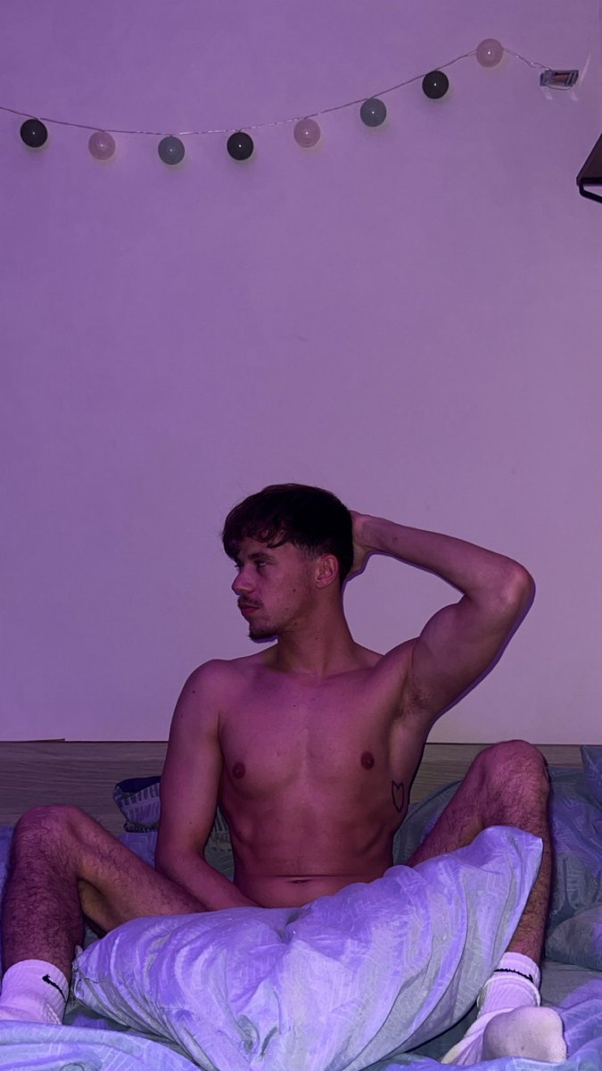 toinouzzz's tweet photo. Faites l’amour pas la guerre ❤️🏳️‍🌈 #LGBTQIAPrideMonthIsComing https://t.co/uGKbDgrIsX