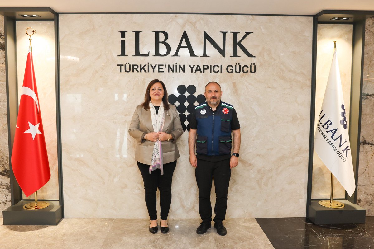 İller Bankası Genel Müdürü Recep Türk'ü ziyaret ettim. Şehrimiz için yatırım imkanları ve projeler hakkında görüş alışverişinde bulundum. Afyonkarahisar için gece gündüz çalışmaya devam edeceğiz.