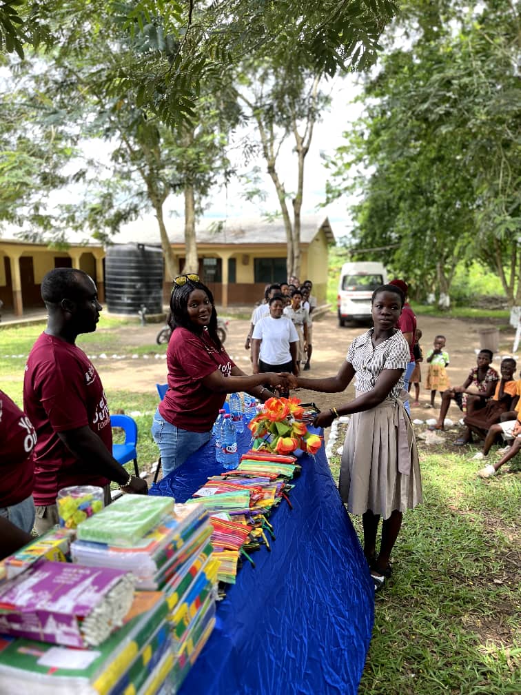 NAAooNAAfdn's tweet photo. In a bid to support education in deprived areas, the Ghana School of Law SRC, in collaboration with the Naa oo Naa Foundation, donated school supplies and uniforms to pupils of Mensakwaa A.E.D/A Basic School in Agona East.

The Headmaster of Mensakwaa School, Mr. Charles Baidoo, https://t.co/CKZBA0yw5U