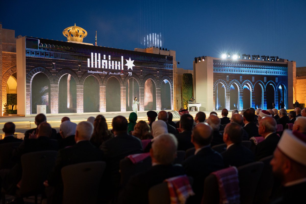 DesertCrowns's tweet photo. 🇯🇴 Jordan celebrated 79 years of independence on May 25 with King Abdullah II, Crown Prince Al Hussein, Prince Hashem, and Princess Salma present.
Queen Rania watched from home after back treatment, and Princess Rajwa was absent again. Fans hope to see her soon! #Jordan79 https://t.co/Dtu15dxUru