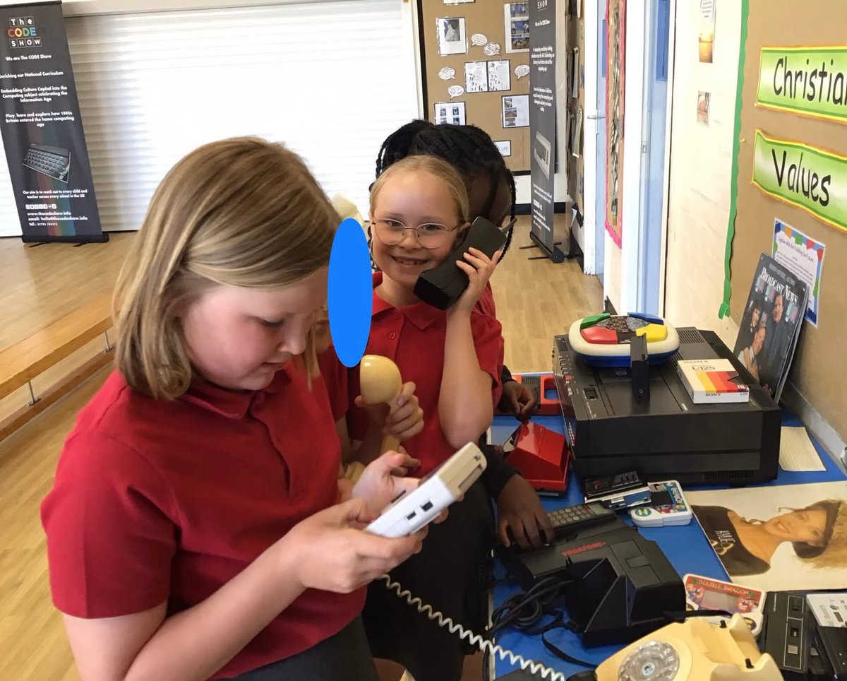The_CodeShow's tweet photo. A bank holiday Monday and half term holiday. Last half term saw school visits to #Perth #Scotland #Ashtoninmakerfield #wigan and #Altrincham as we celebrate the Information Age.
#computing  #STEM #education 

We are #TheCODEShow🇬🇧🕹️👾 https://t.co/J9ieVUfeel