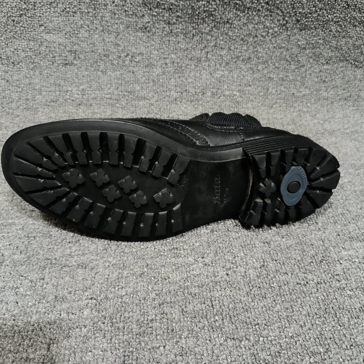 BarakaMaviatu's tweet photo. #Mtumba

Size: UK 41 [ 7 ] - 250MM

Price: TZS:85,000

Material: Pure Leather

For more info: +255718007463 https://t.co/RCP1ytbtyK