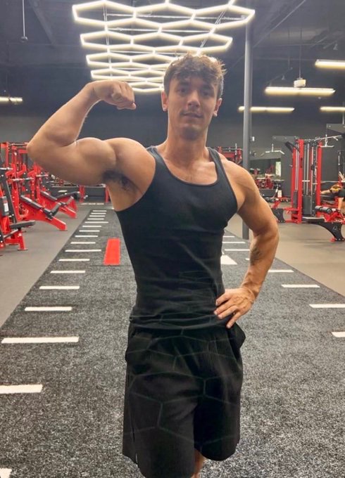 wanna lick his pits so hard that i get carpet burn on my tongue