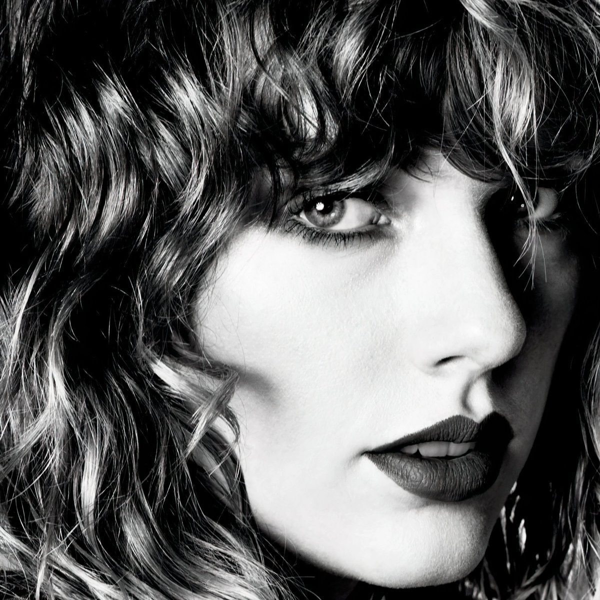 🚨 | According to a reliable source and insider, Taylor Swift is expected to announce “Reputation (Taylor’s Version)” at the #AMAs!