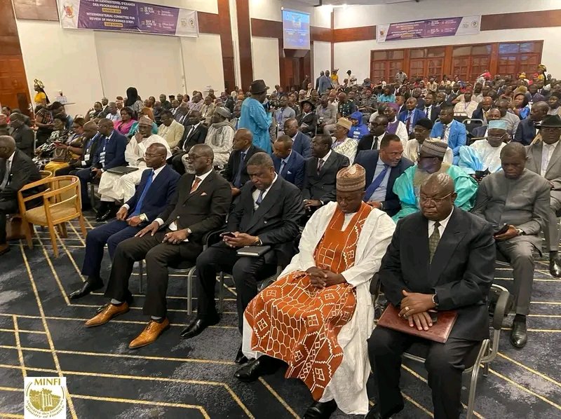 BudgetGenerale's tweet image. #CIEP2025 | Le DGB prend part à la session 2025 du Comité Interministériel d’Examen des Programmes, ouverte ce 26 mai à Yaoundé par le Minfi Louis Paul MOTAZE, en présence de membres du Gouvernement. Objectif : évaluer &amp;amp; améliorer la performance publique.
Photo : @minfi_cameroun