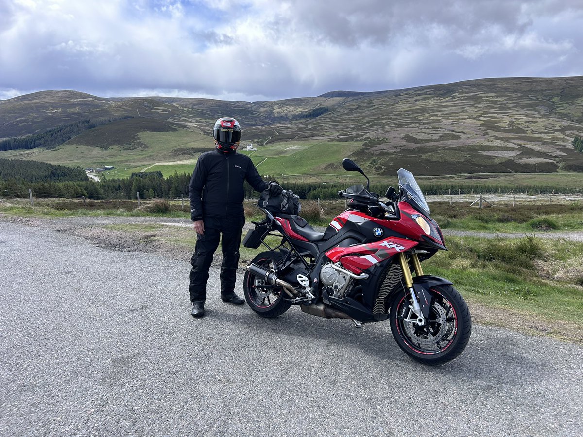 XJRT1964's tweet photo. Wet over Glenshee but then the rain had gone before me so it was just soaking roads 🥳 #onnit 😝🏍️🏴󠁧󠁢󠁳󠁣󠁴󠁿😎 https://t.co/bI9BGpZwG8