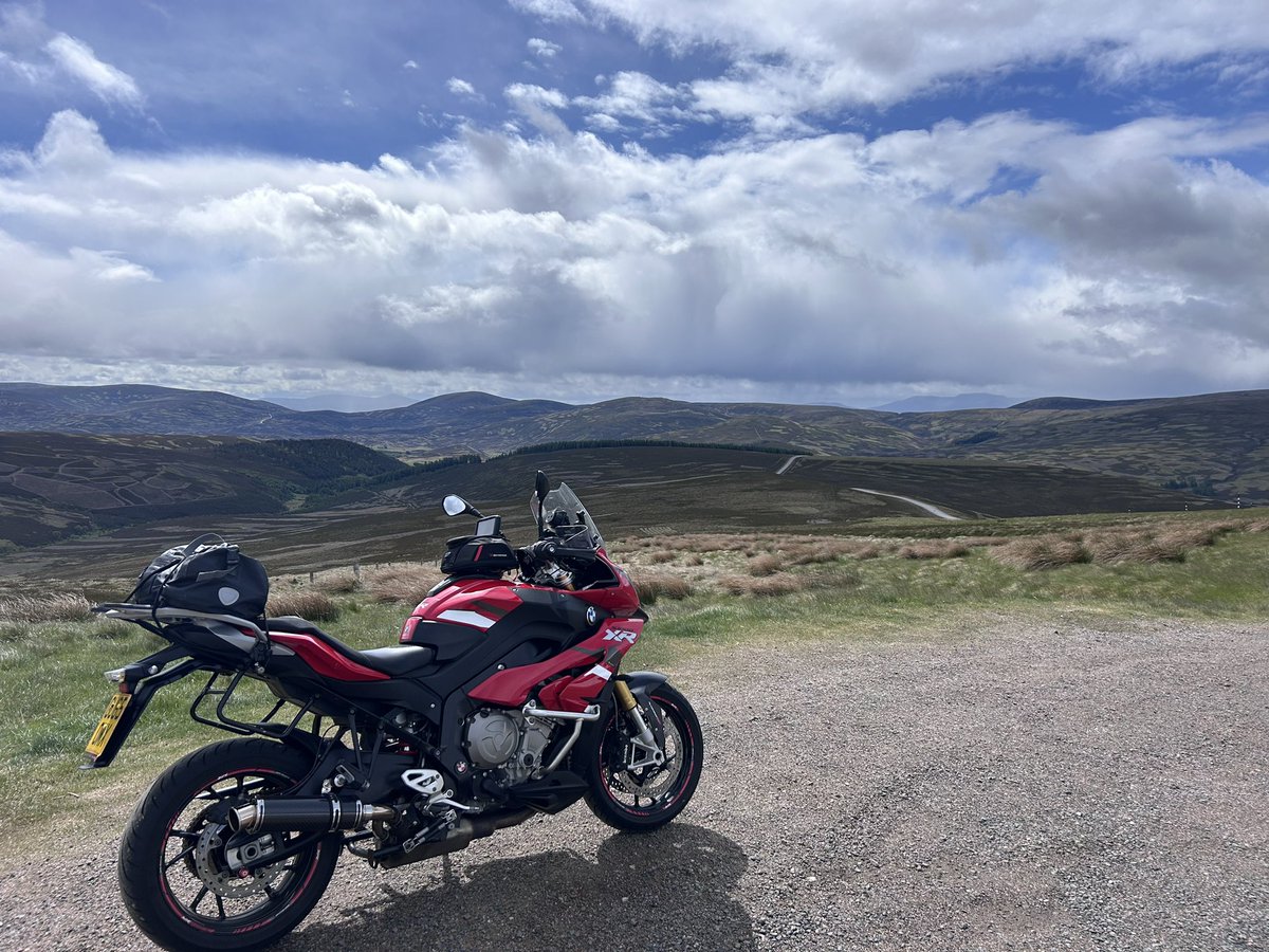 XJRT1964's tweet photo. Wet over Glenshee but then the rain had gone before me so it was just soaking roads 🥳 #onnit 😝🏍️🏴󠁧󠁢󠁳󠁣󠁴󠁿😎 https://t.co/bI9BGpZwG8