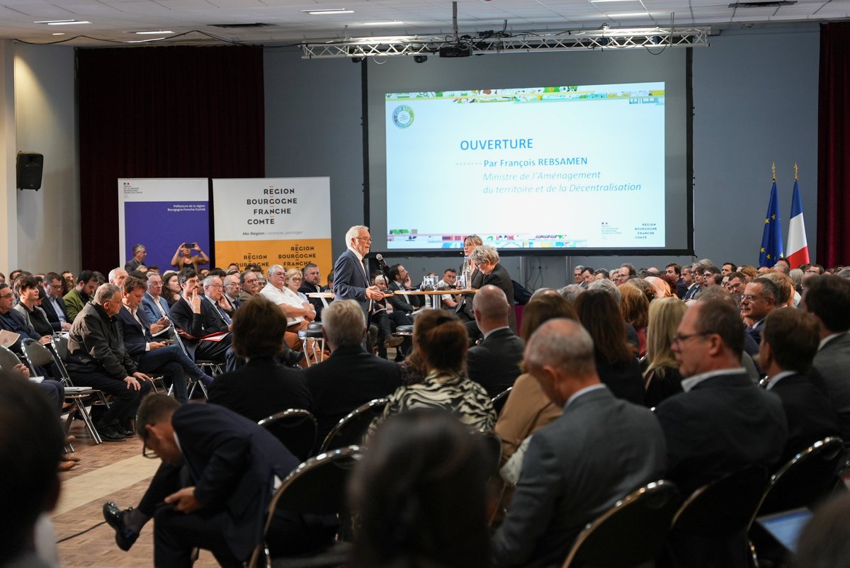 frebsamen's tweet photo. Ce matin à la COP de planification écologique de la @bfc_region, j’ai rappelé mes convictions :
🌱 L’aménagement du territoire est un levier majeur pour réussir la transition écologique ;
✅ Une transition réussie passe par un dialogue concret avec les territoires ! https://t.co/SWrlViBXvL