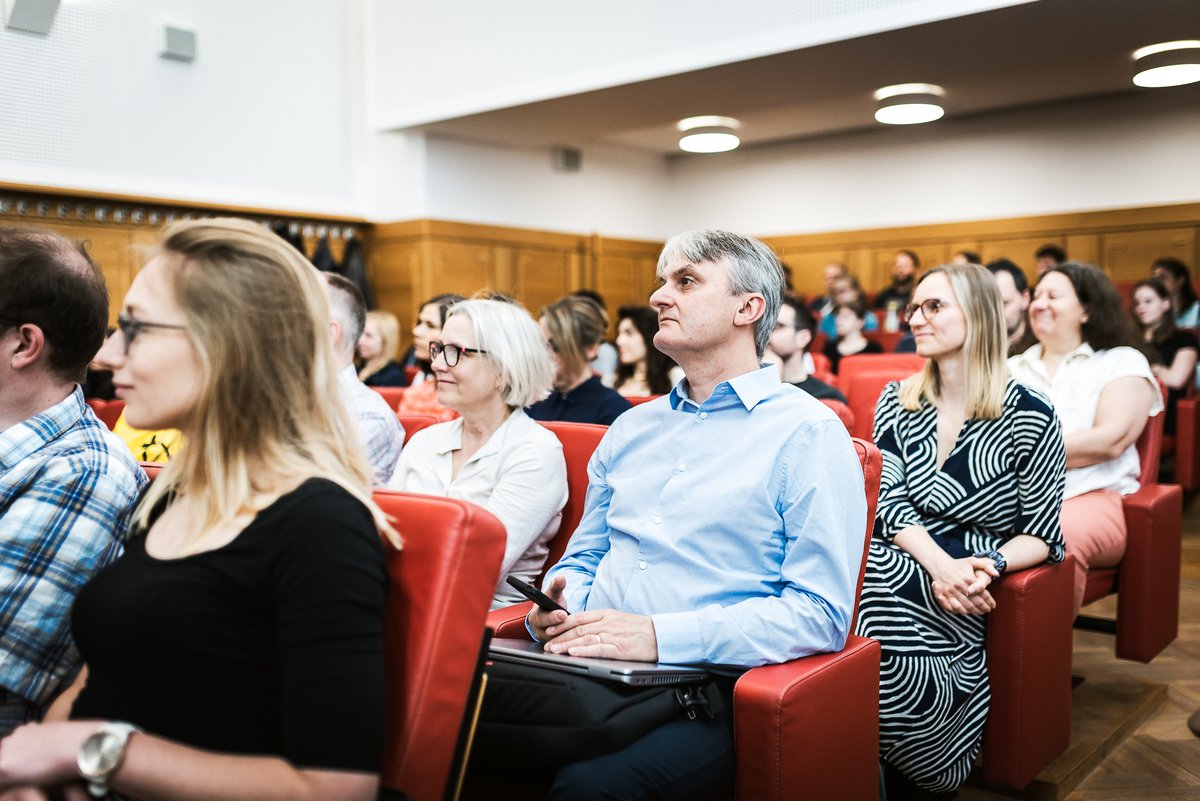 IOCBPrague's tweet image. ⚛  IOCB Prague has launched state-of-the-art technological equipment for #cryoEM.

Tomáš Kouba from @IOCBPrague recently organized a symposium that brought together scientists working in structural biology and emerging technologies.
