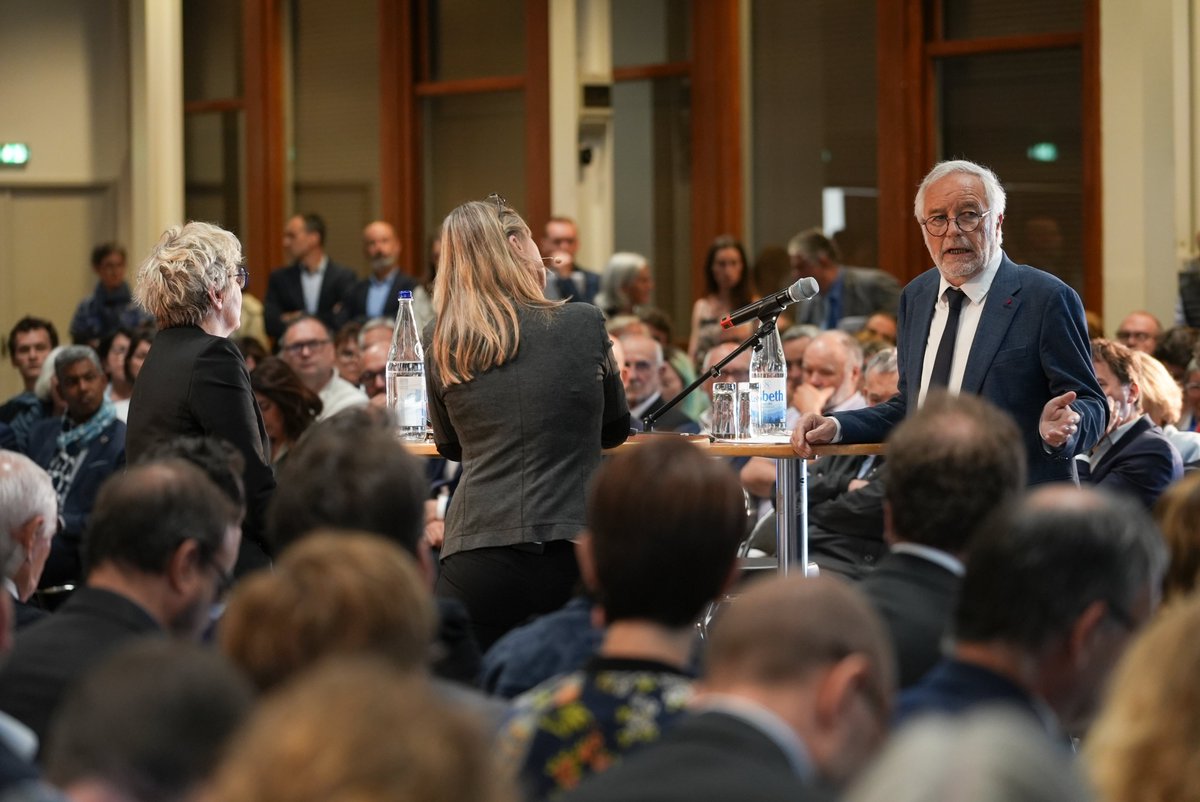 frebsamen's tweet photo. Ce matin à la COP de planification écologique de la @bfc_region, j’ai rappelé mes convictions :
🌱 L’aménagement du territoire est un levier majeur pour réussir la transition écologique ;
✅ Une transition réussie passe par un dialogue concret avec les territoires ! https://t.co/SWrlViBXvL