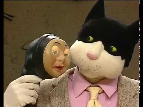 Jhadopi1's tweet photo. Mieux que les Simpsons : Téléchat en 1982 avait déjà tout prédit 🧐🫵🏼 #Antenne2 #ChatAlors https://t.co/ot2XPWxFFR
