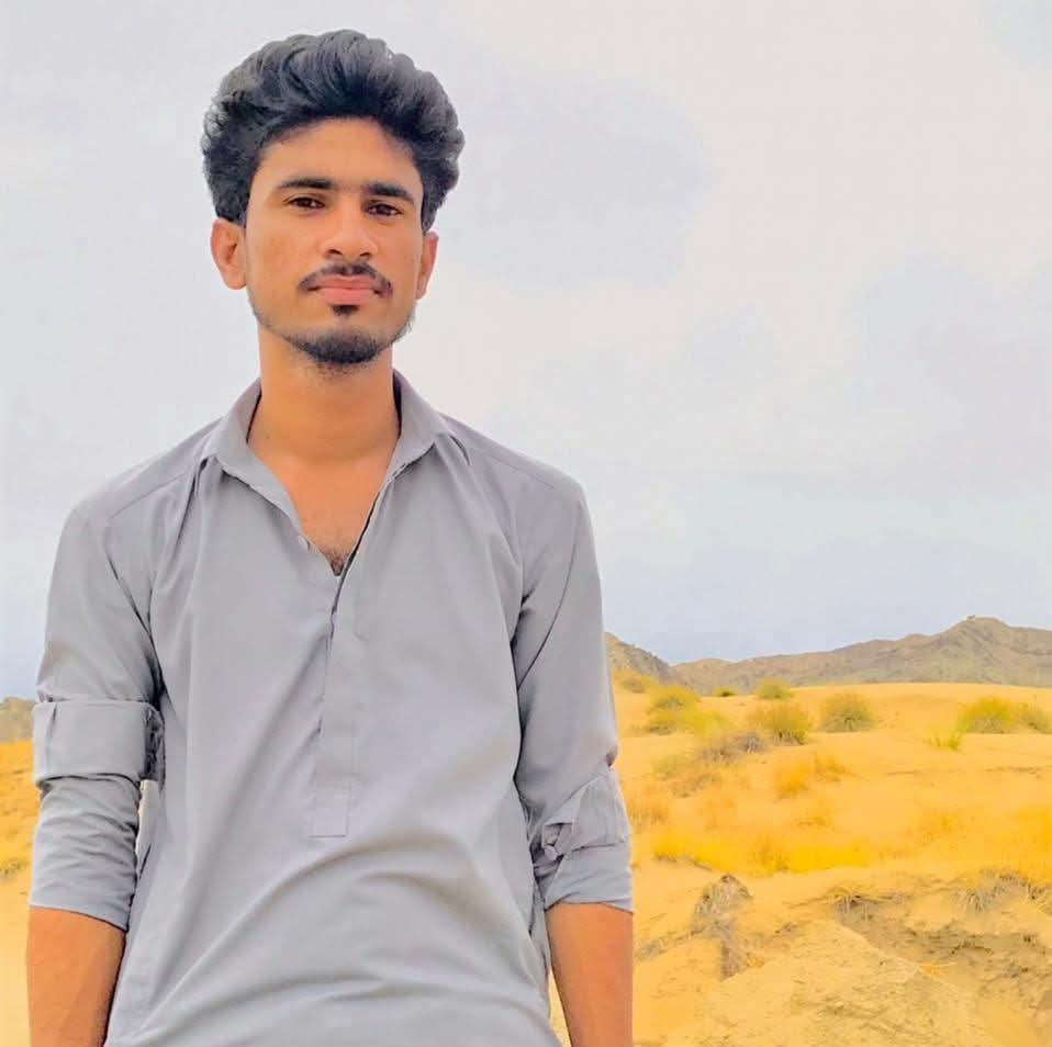 Muhamma08470332's tweet photo. تئی ودارءِ چراگ روک بیت ءُ مِریت جلدی واتر بیا، عکس دَستءَ تئ راهی آں هردو چمّ، گریوگءَاِنت وتن،

زوت آجو باتے🤲🏻
#ReleaseAdnanBaloch https://t.co/tn2Gfa7dN9