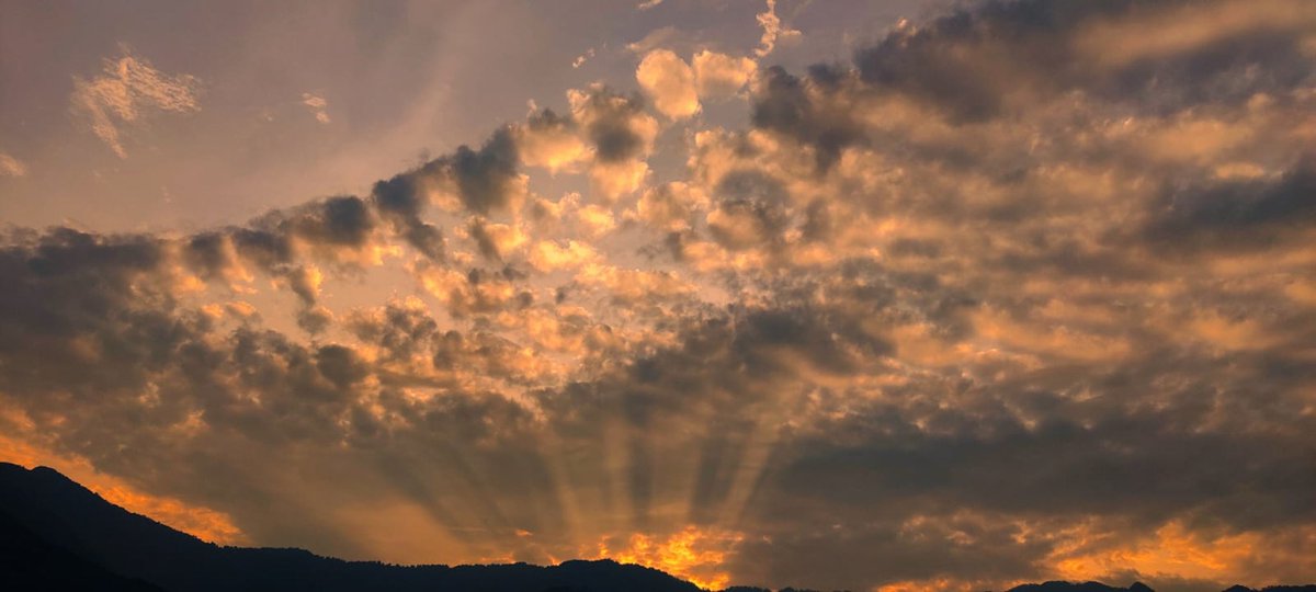 Have a beautiful evening #StormHour #ThePhotoHour #TwitterNatureCommunity #photography #nature #clouds #EveningVibe ☀️ ☁️