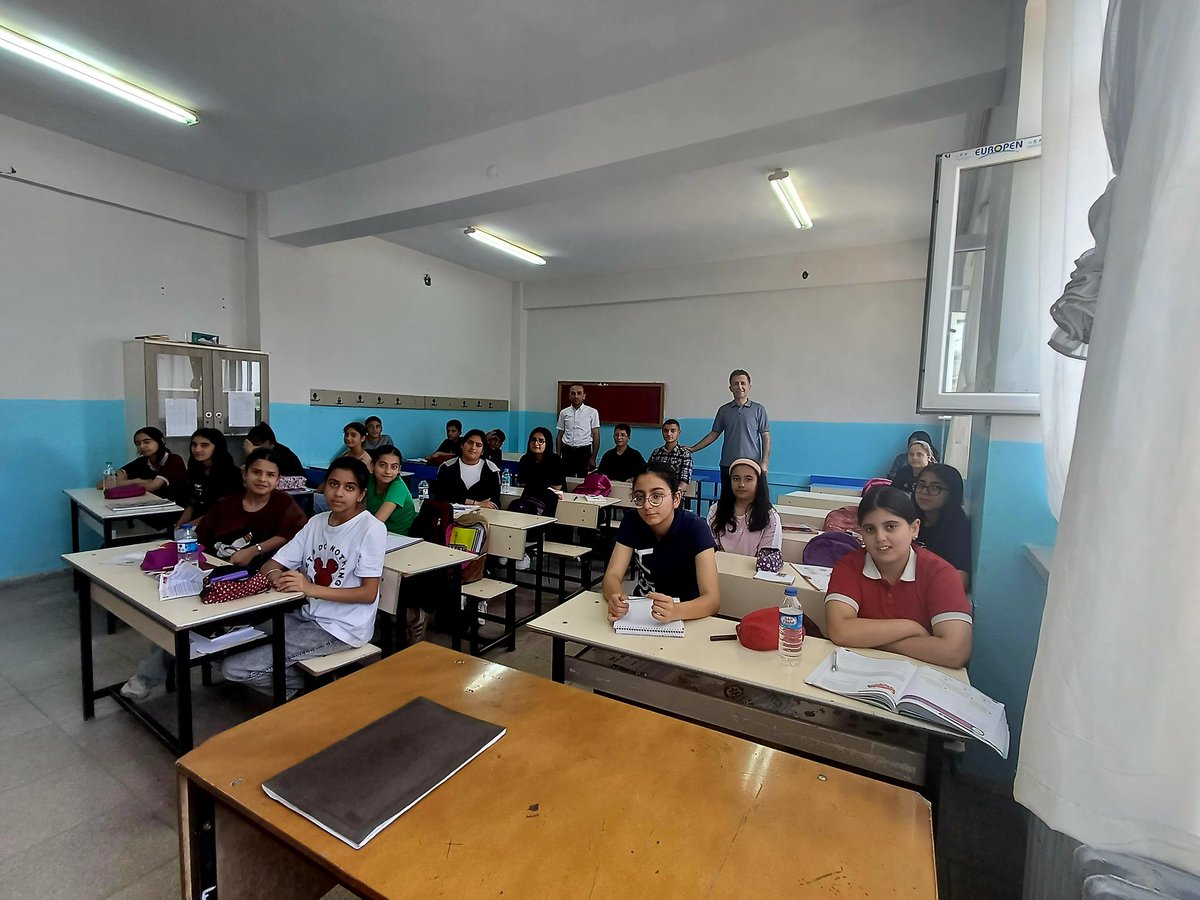 Vakıfbank Ortaokulunda 8.sınıf öğrencilerimizle bir araya gelerek LGS sınavı öncesi son hazırlıklar ve genel durum değerlendirmesi üzerine bir sohbet gerçekleştirdik. Başarıya bir adım kala çocuklarımızın moral ve motivasyonu yüksek.<a href="/BaskilMEM/">BaskilMEM</a> #elazığ