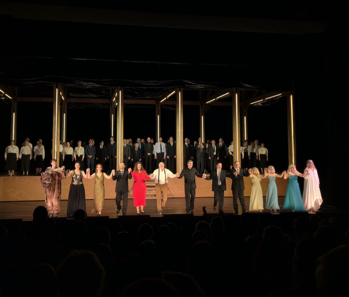 Opernjunkie's tweet photo. #Konwitschny|s #Götterdämmerung begeistert mit kluger, feinfühliger Personenregie – viele kleine Details, große Wirkung! So muss Musiktheater - bräuchte nur noch einen kongenialen Dirigenten im Graben und der Ring wäre perfekt! #CurtainCall #OperDortmund #DerRingDesNibelungen https://t.co/H6dgRjmF5r