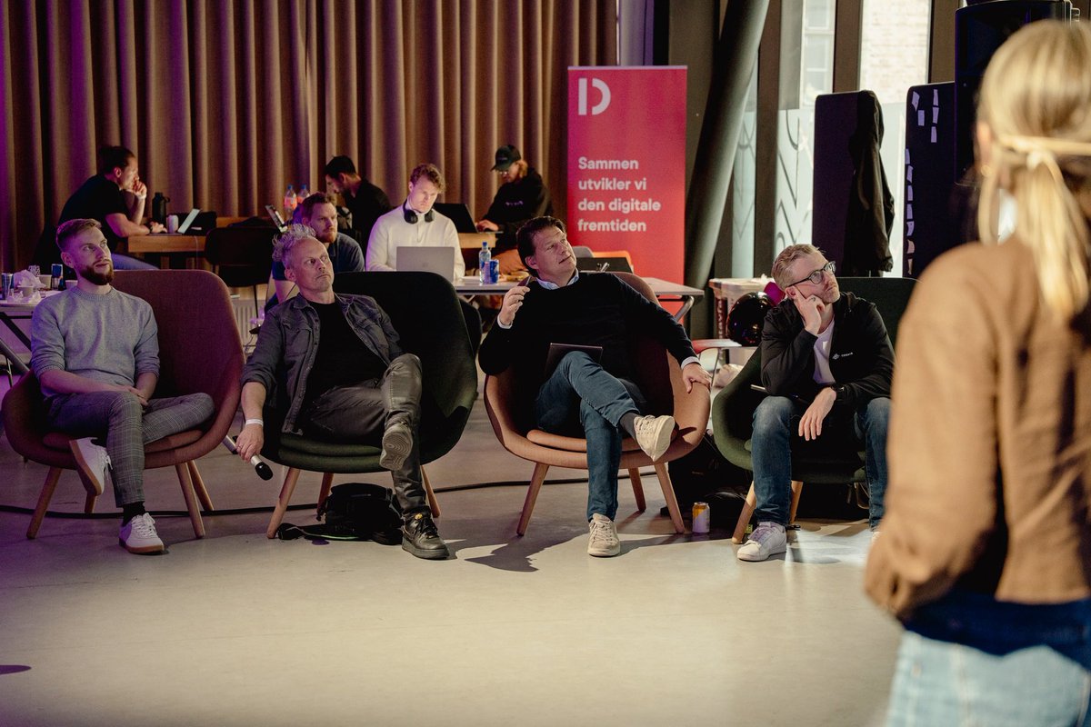 We are still buzzing from Saturday’s VibeTank!🚀
Our Vibewarriors impressed a crowd of fellow innovators and investors. Among them, Tobias Fleischer stood out and was crowned VibeChampion for Nuvio, his AI career-guidance platform.
VibeTank isn’t done - next stop: Stockholm!