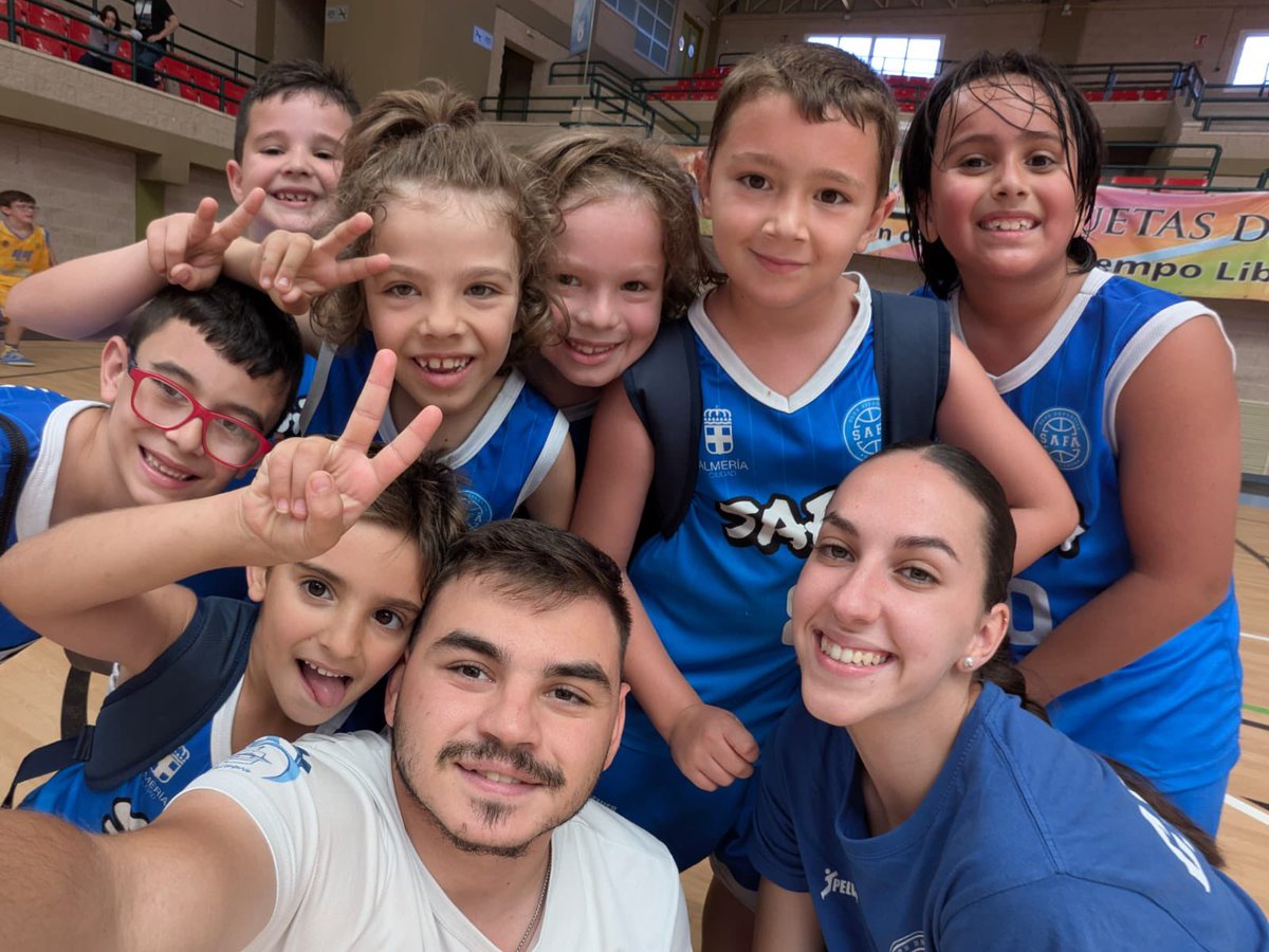 👶🏻🏀 Los pequebasket en una nueva jornada de baloncesto para los más peques en Roquetas.

#123SAFA 💙🤍